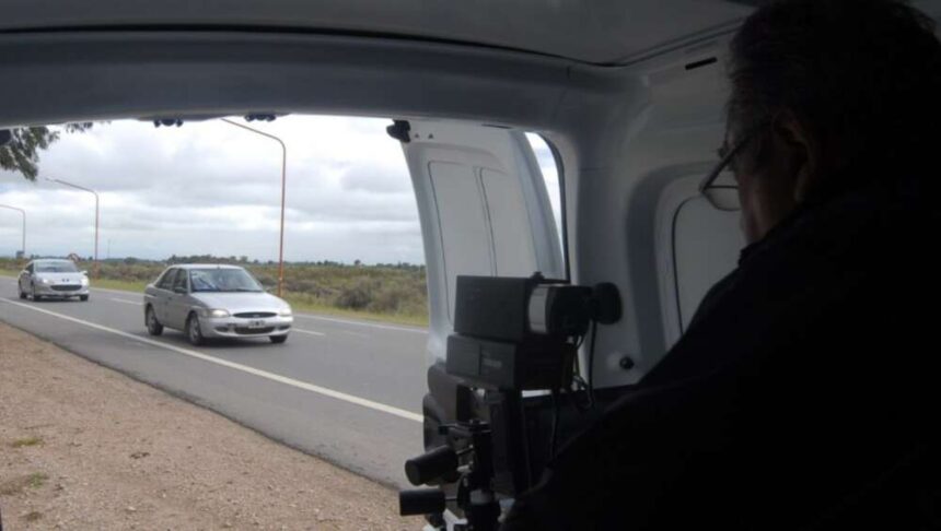 Radares ilegales emiten multas por exceso de velocidad en algunos municipios de Río Negro ubicados en la Ruta 22.